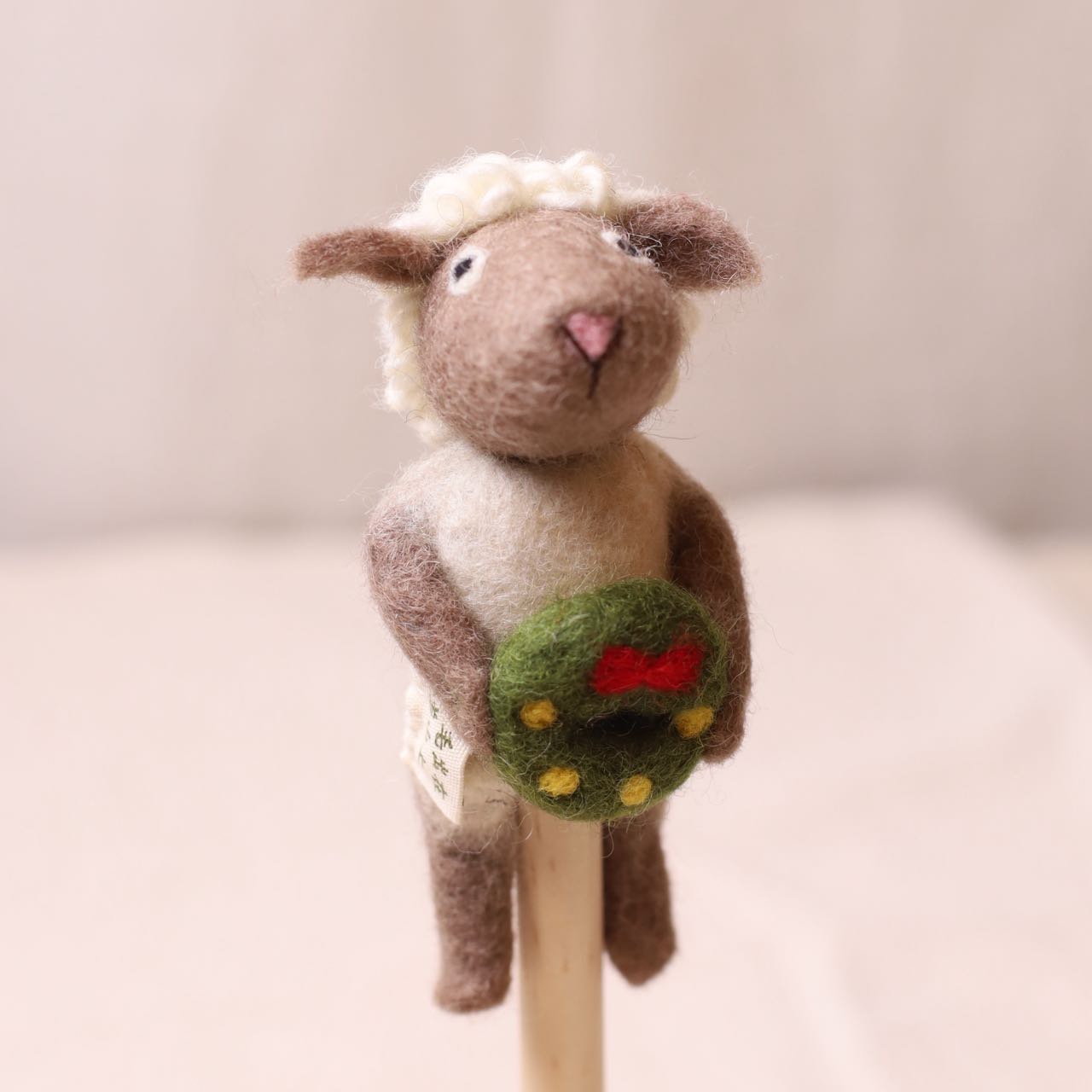 Finger Puppet Keychain-Christmas Wreath Sheep