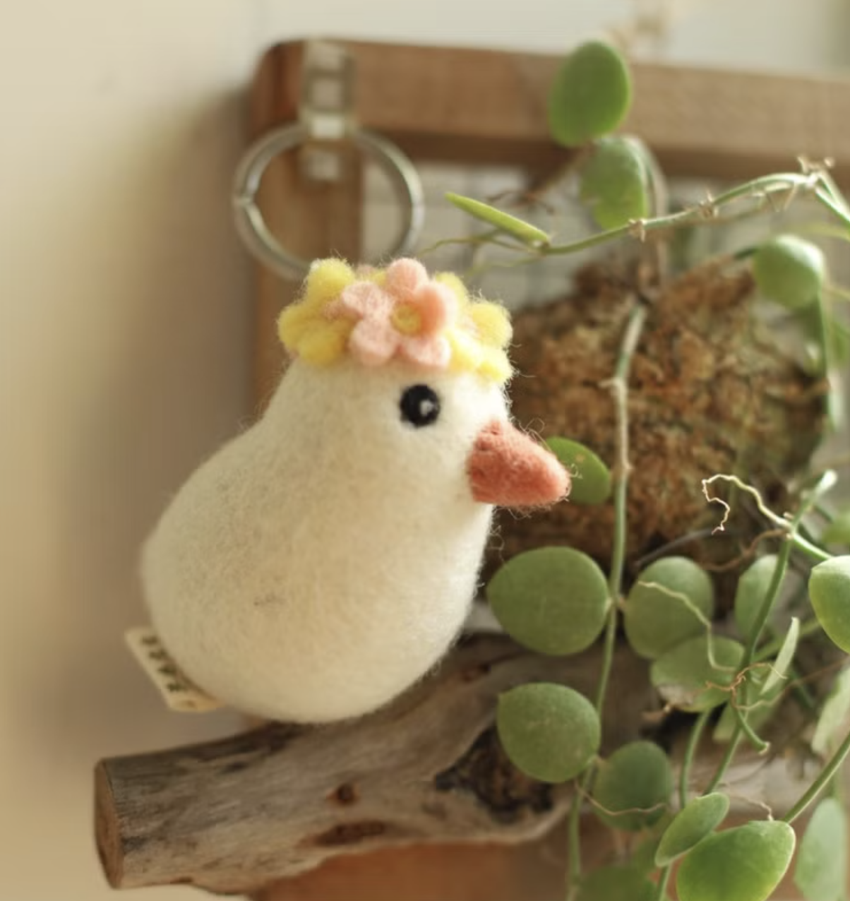 Keychain-White Java Sparrow with Flower Wreath